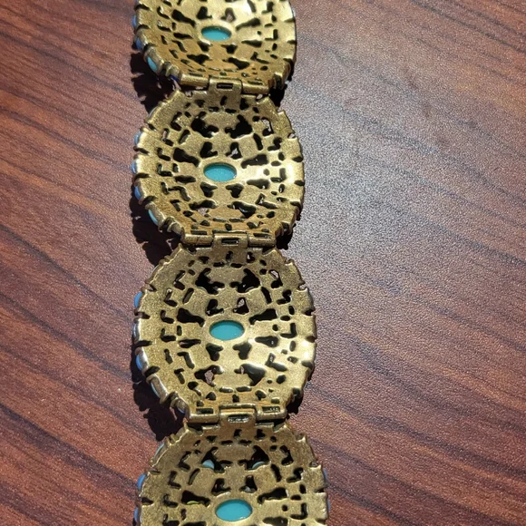 Stella and DotRhinestone Crystal ClusterSardinia Statement Bracelet - Picture 6 of 8